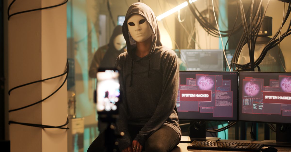 Record tem sinal de transmissão interrompido com vídeo de mensagens misteriosas