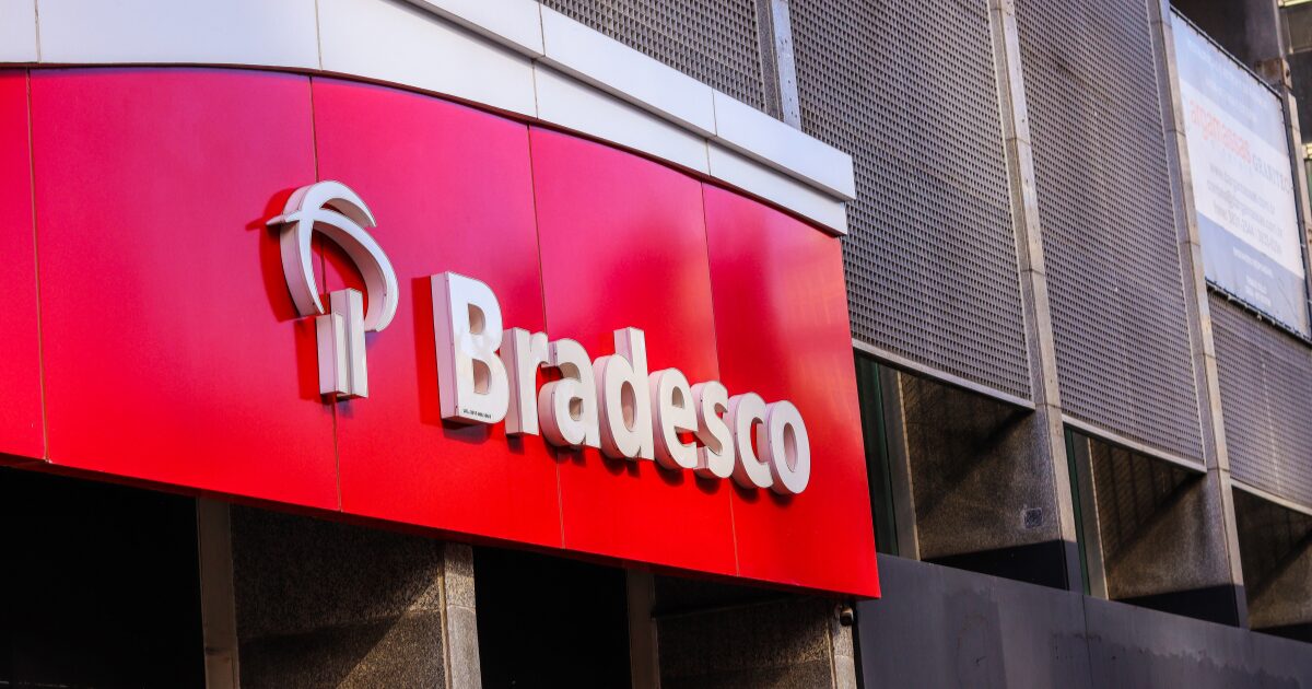 Bradesco lança Pix com comando de voz pelo WhatsApp da BIA