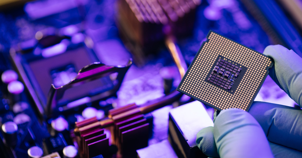 Trump barra negócio de chips e reforça veto a investimentos com ligação chinesa