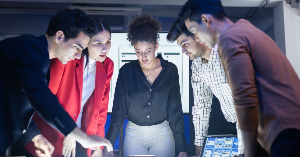 Todo liderança agora gerencia pessoas e sistemas de IA, e quase ninguém foi preparado para isso