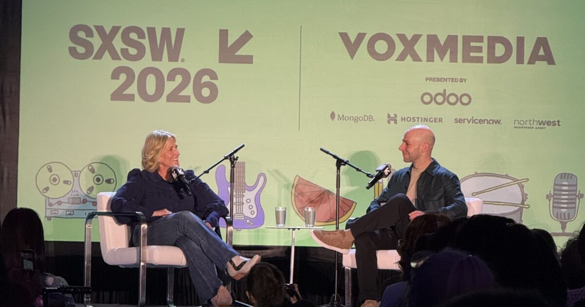 Medo de parecer comum pode alimentar líderes narcisistas, concordam Brené Brown e Adam Grant