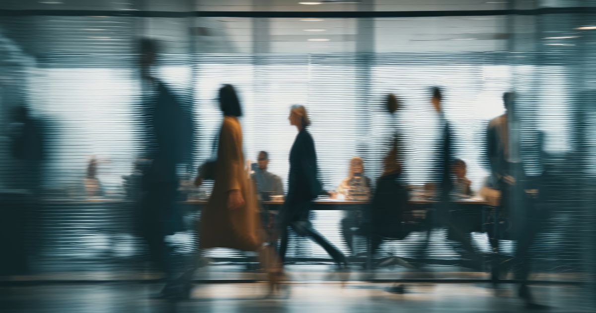O fim da escala 6×1 e a métrica da eficiência: por que o monitoramento digital será a nova regra